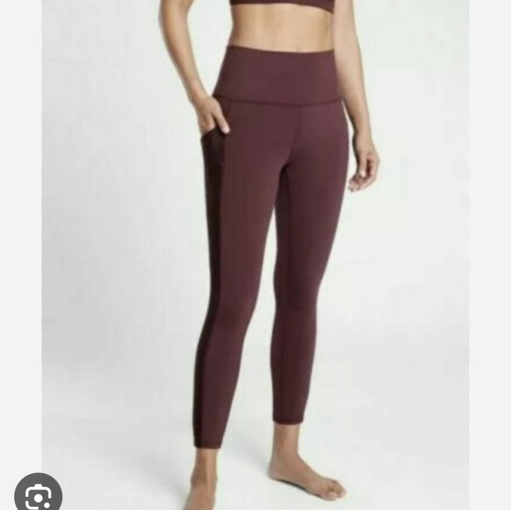 Athleta Salutation Stash II Lace 7/8 Tight